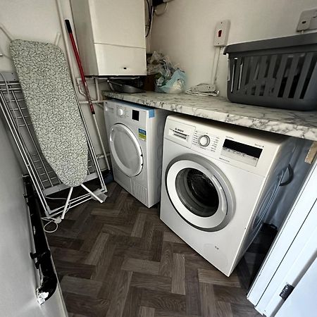 Kennedy Villa - 5 Bedroom House With Hot Tub, Wifi, Free Parkings, Close To Bicester Village Kültér fotó