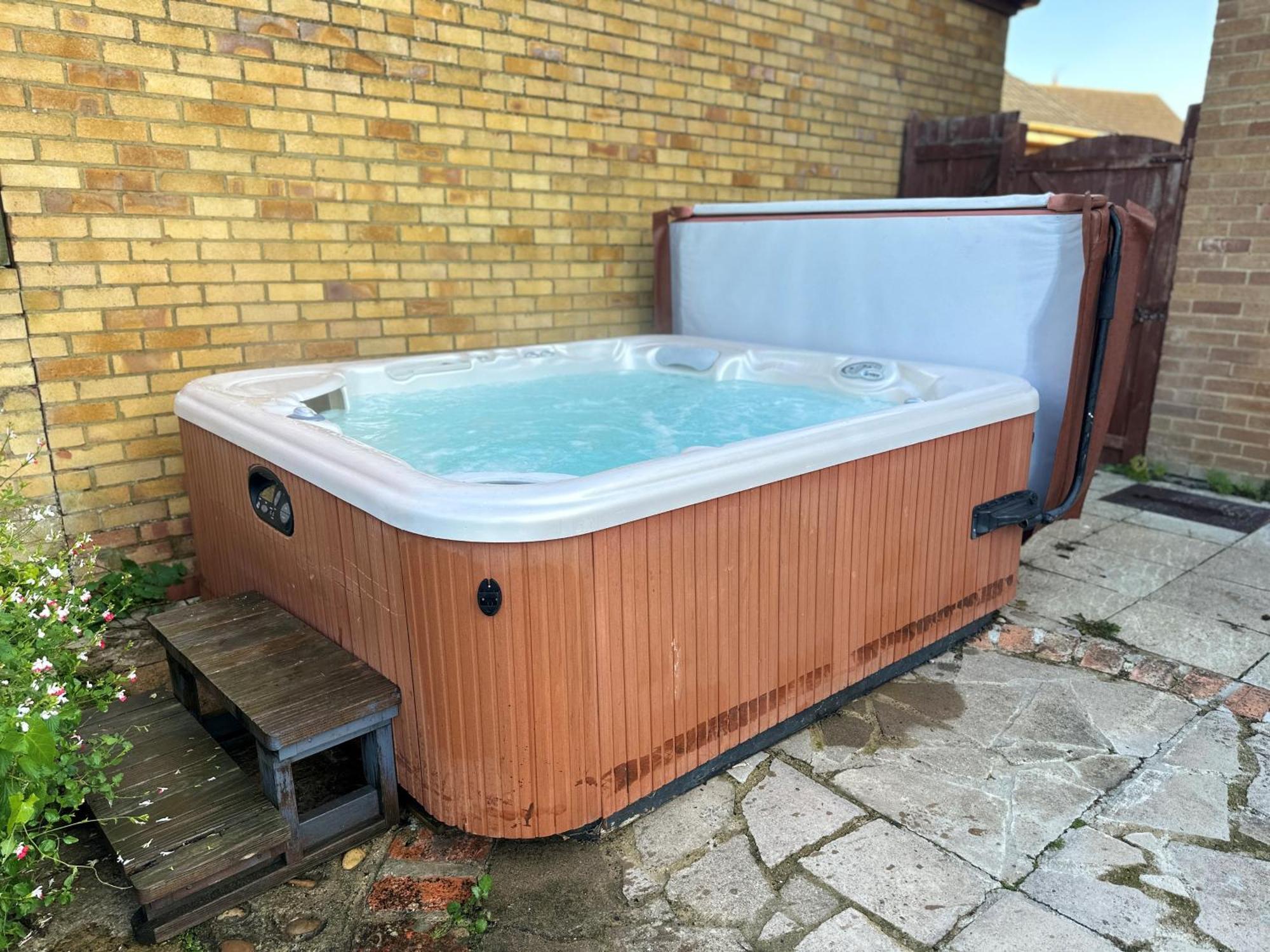 Kennedy Villa - 5 Bedroom House With Hot Tub, Wifi, Free Parkings, Close To Bicester Village Kültér fotó