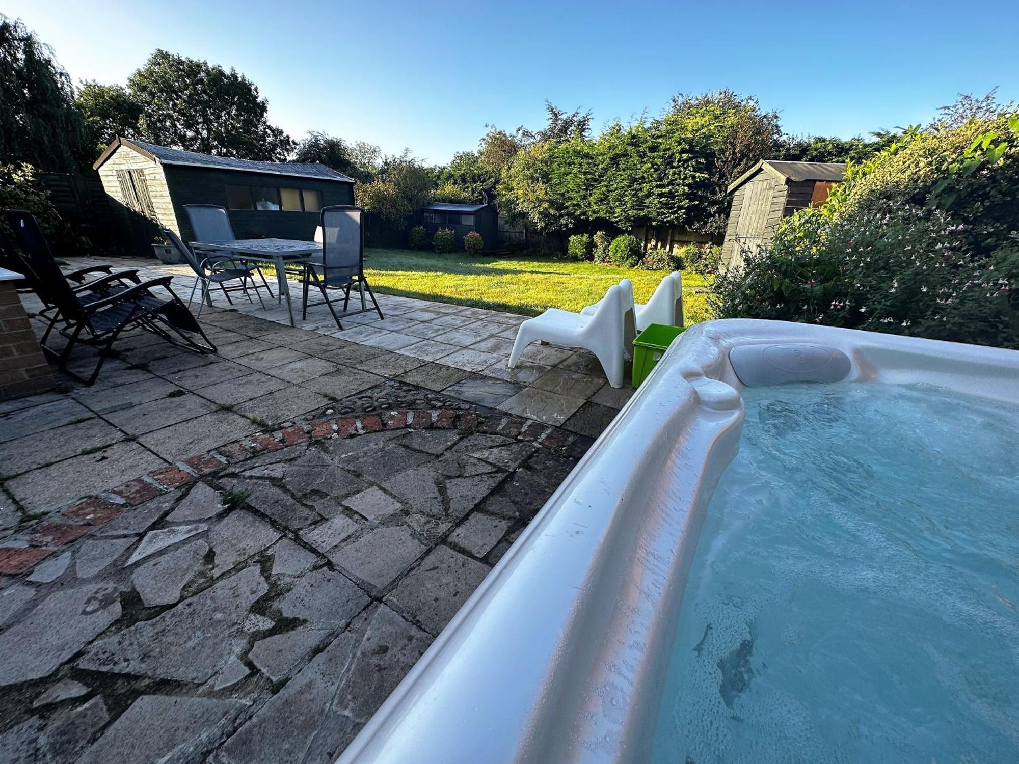 Kennedy Villa - 5 Bedroom House With Hot Tub, Wifi, Free Parkings, Close To Bicester Village Kültér fotó