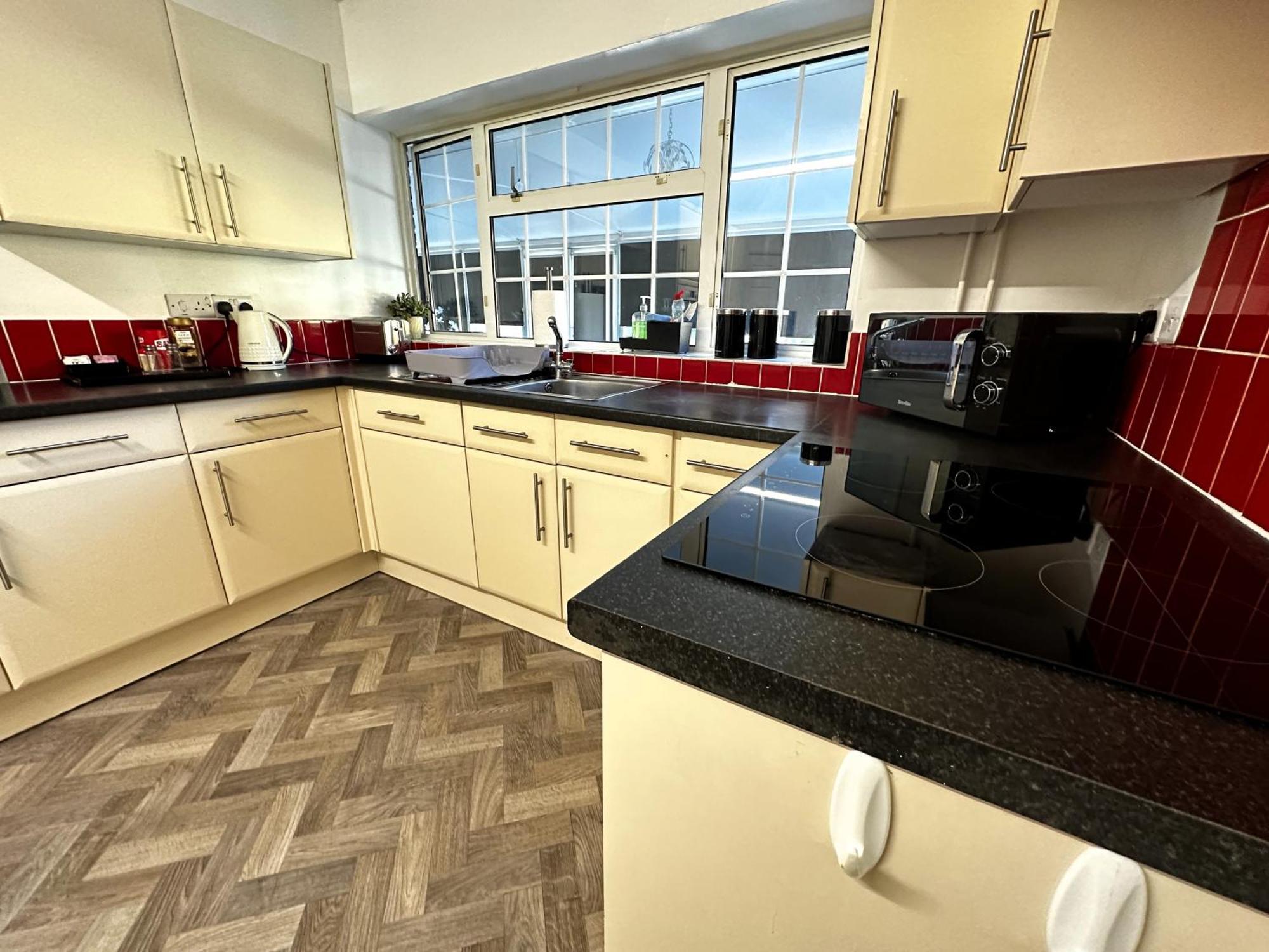 Kennedy Villa - 5 Bedroom House With Hot Tub, Wifi, Free Parkings, Close To Bicester Village Kültér fotó