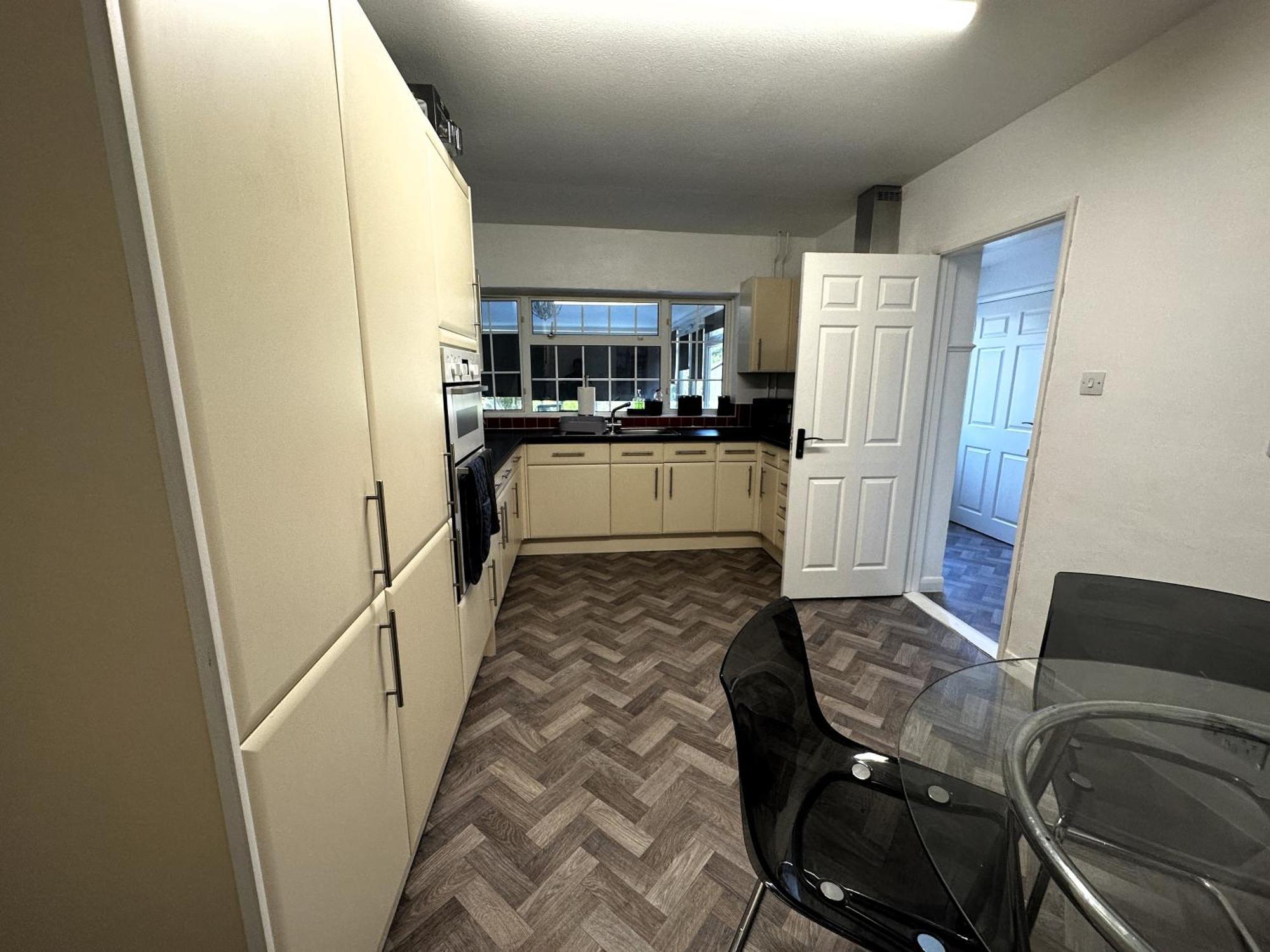 Kennedy Villa - 5 Bedroom House With Hot Tub, Wifi, Free Parkings, Close To Bicester Village Kültér fotó