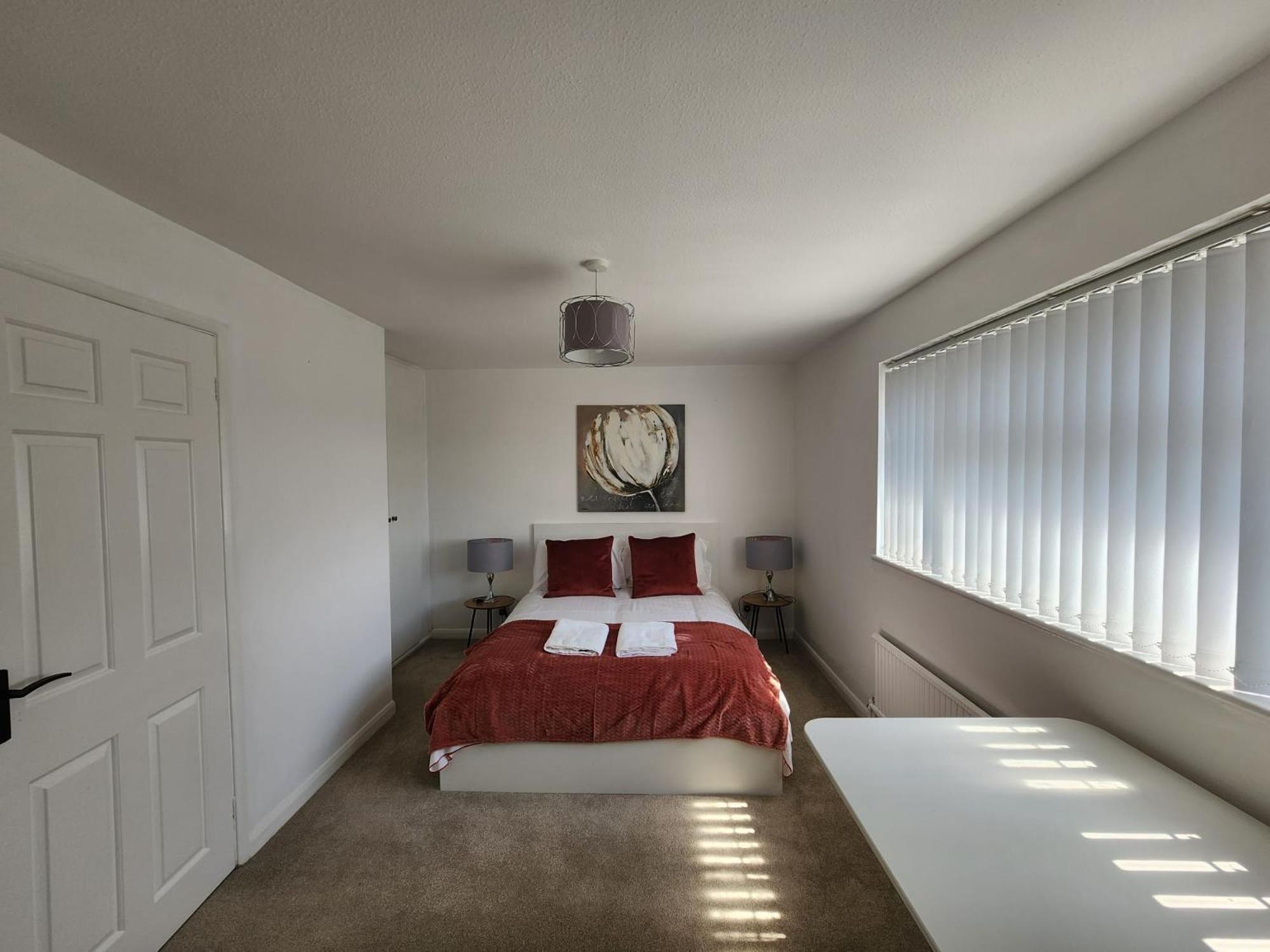 Kennedy Villa - 5 Bedroom House With Hot Tub, Wifi, Free Parkings, Close To Bicester Village Kültér fotó