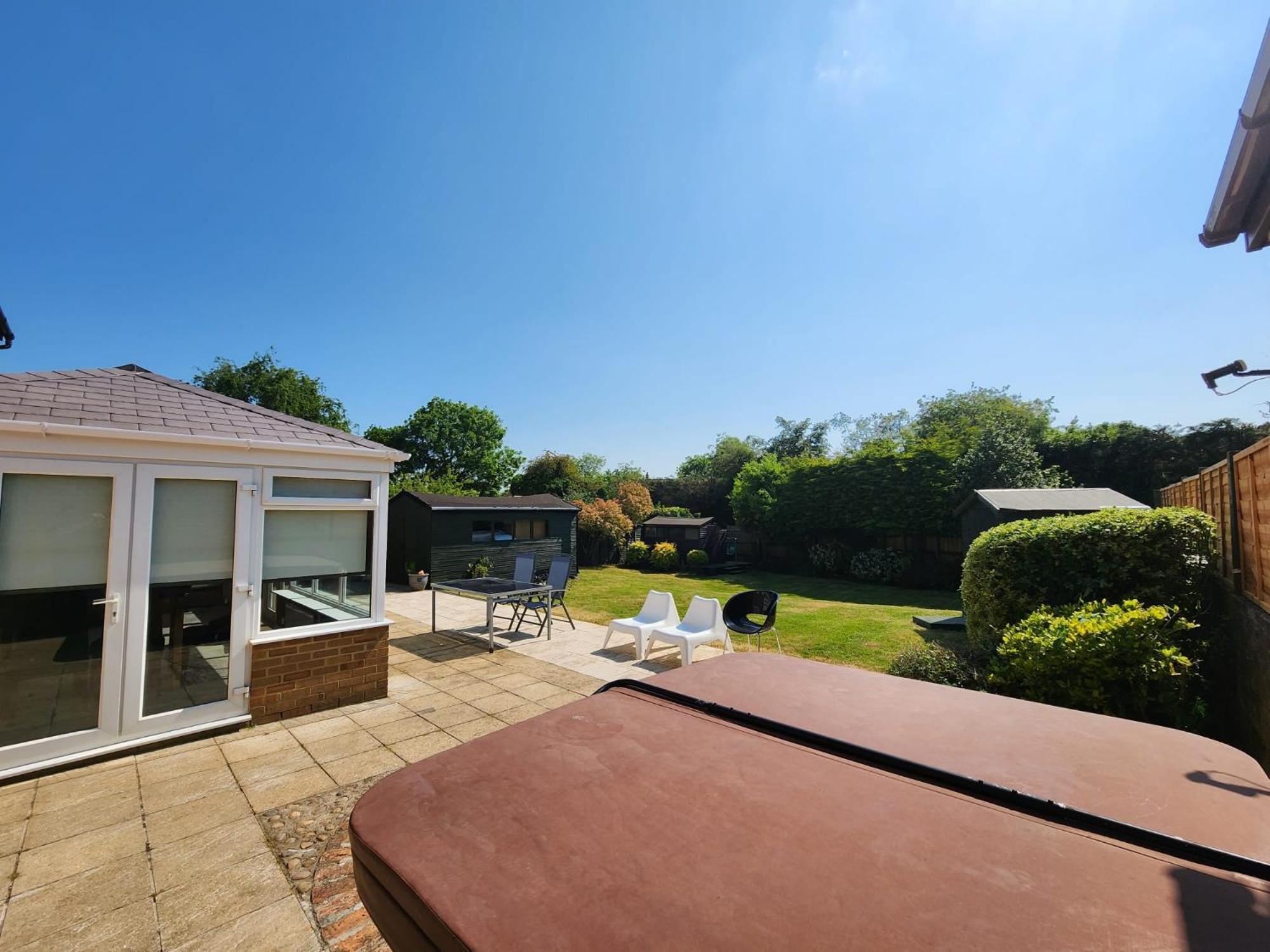 Kennedy Villa - 5 Bedroom House With Hot Tub, Wifi, Free Parkings, Close To Bicester Village Kültér fotó