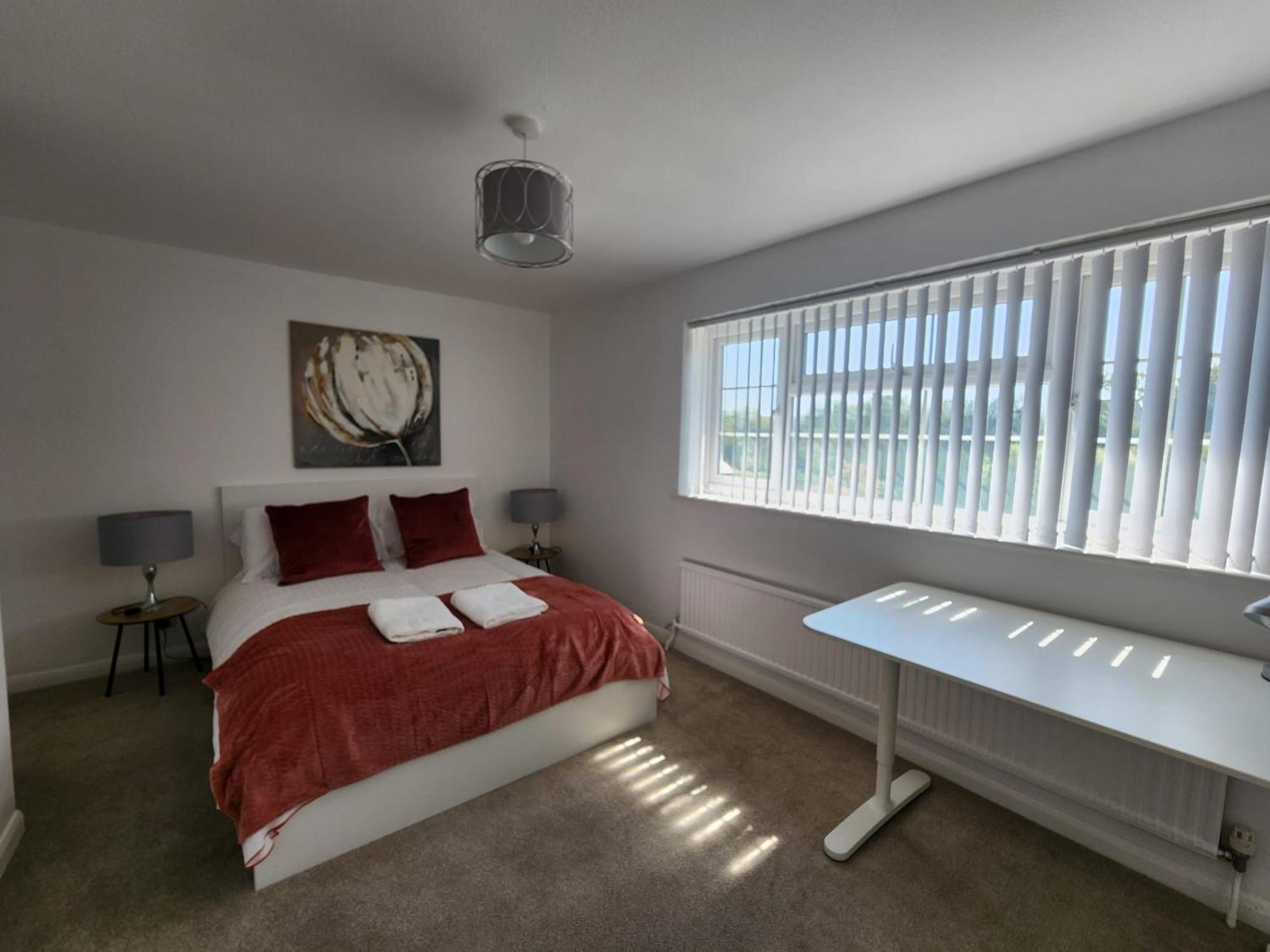 Kennedy Villa - 5 Bedroom House With Hot Tub, Wifi, Free Parkings, Close To Bicester Village Kültér fotó