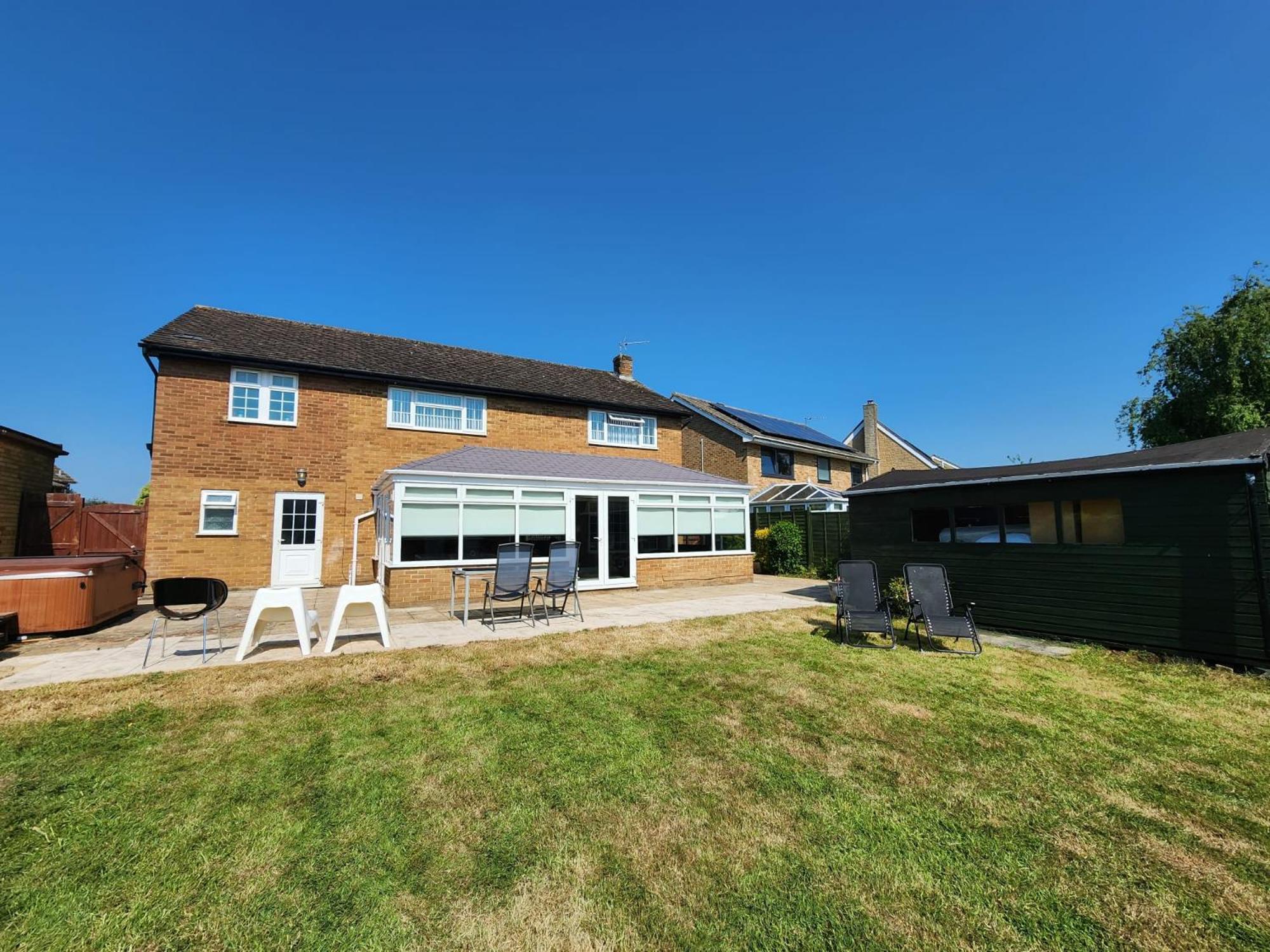 Kennedy Villa - 5 Bedroom House With Hot Tub, Wifi, Free Parkings, Close To Bicester Village Kültér fotó