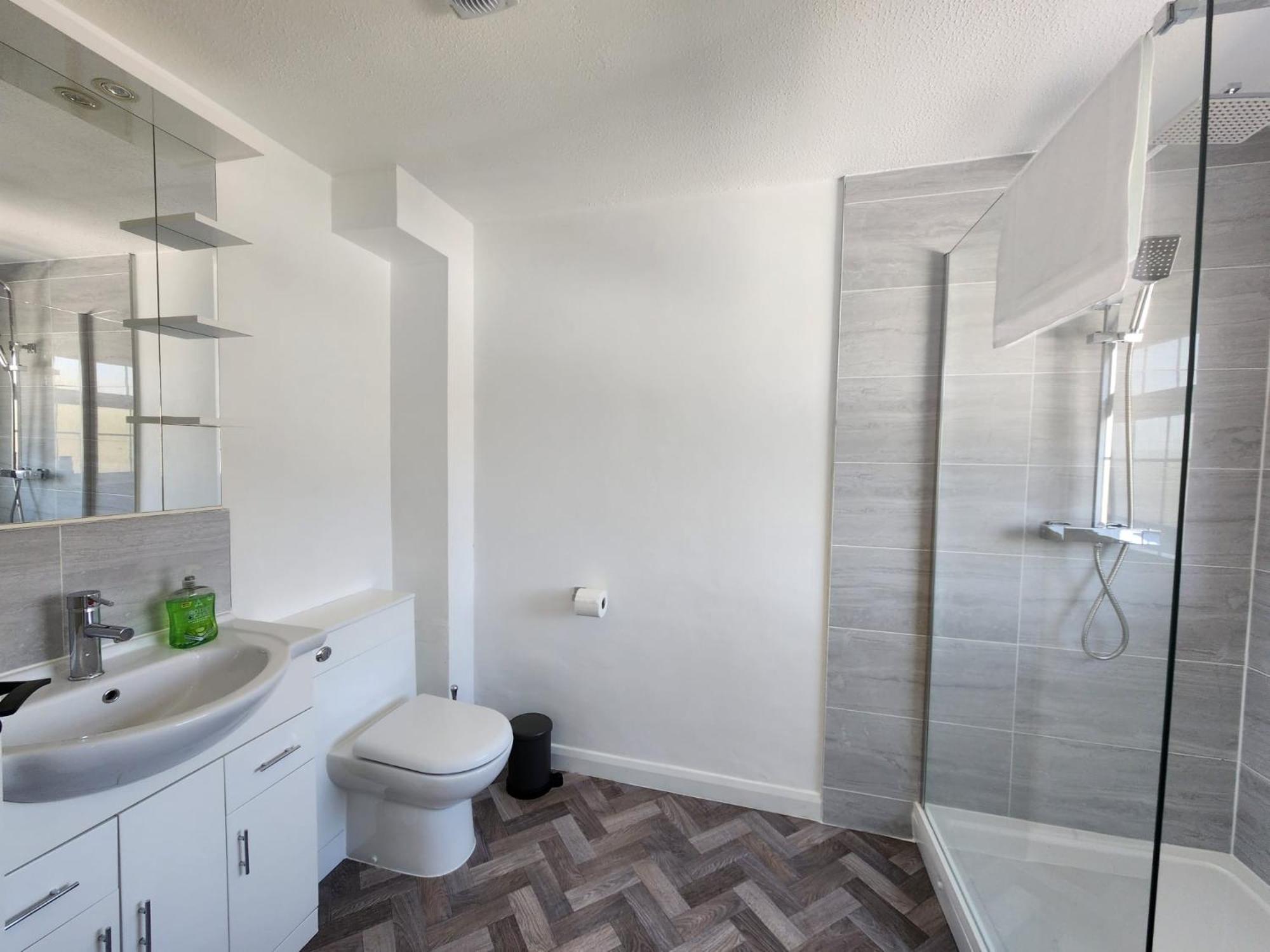 Kennedy Villa - 5 Bedroom House With Hot Tub, Wifi, Free Parkings, Close To Bicester Village Kültér fotó