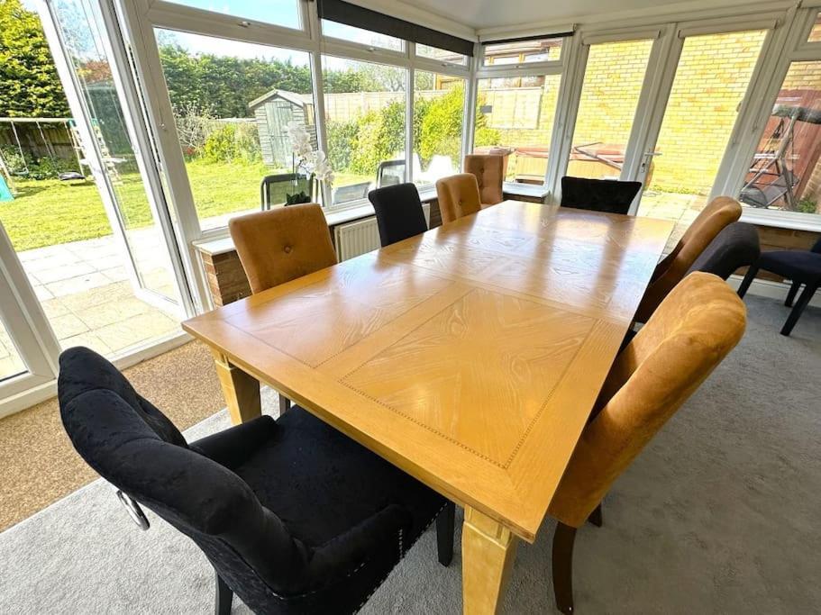 Kennedy Villa - 5 Bedroom House With Hot Tub, Wifi, Free Parkings, Close To Bicester Village Kültér fotó